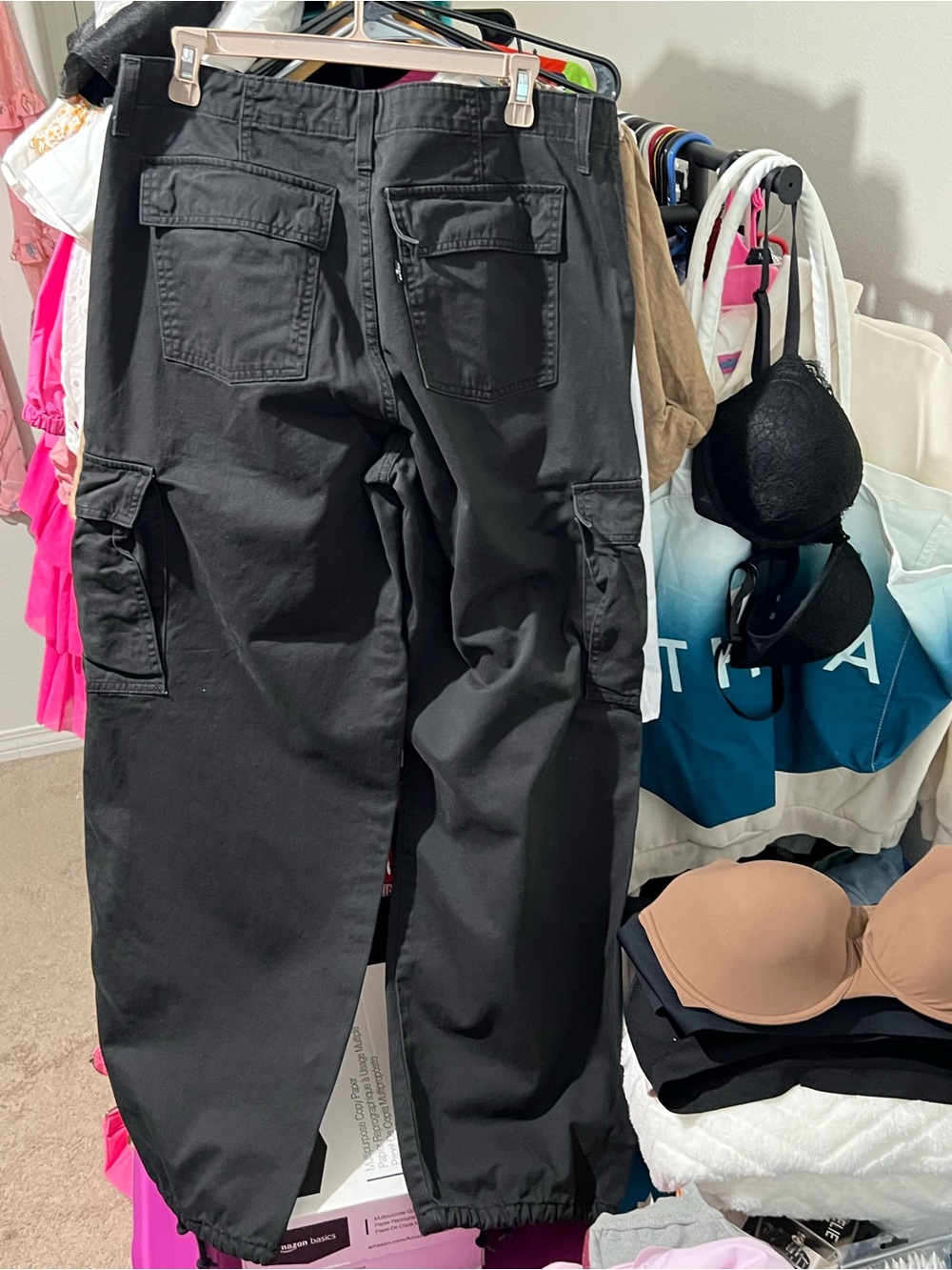 Levi’s Woman’s 94 Baggy Cargo Pants Bundle - Picture 13 of 16